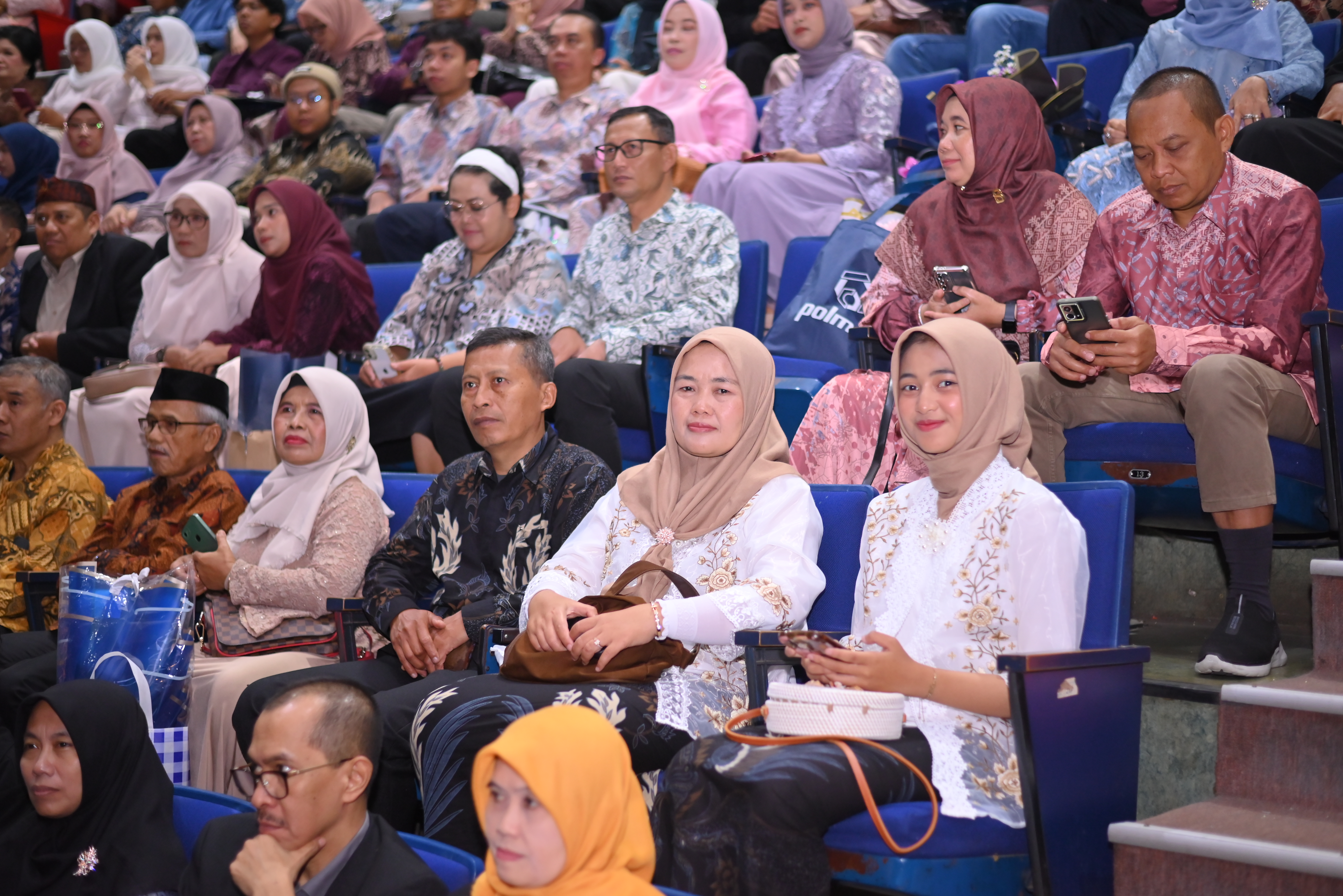 Momen Selebrasi Wisuda